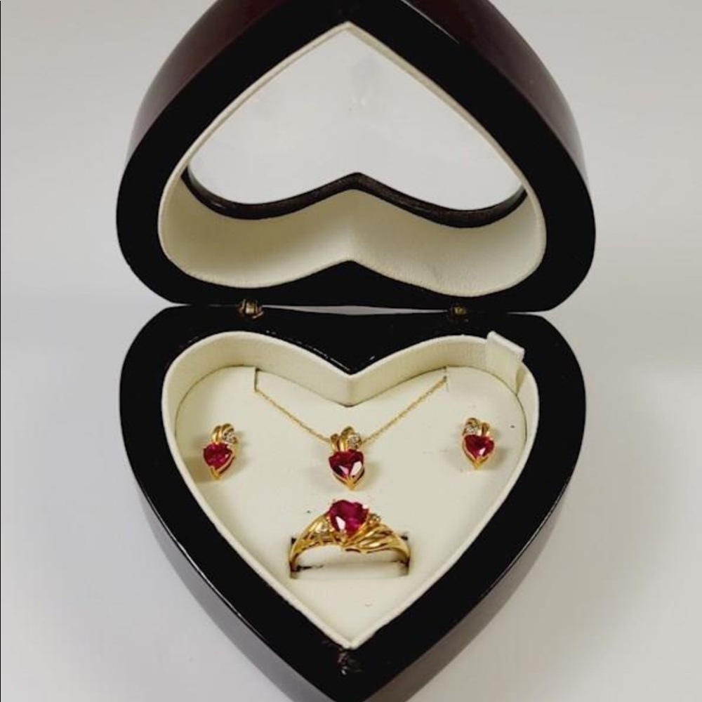 10k yellow gold, diamonds and pink sapphires jewelry set in heart box - Picture 2 of 16